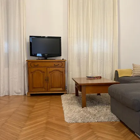 Apartment City Charm